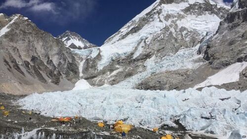 Tin tức công ty mới nhất về Avalanche lo sợ về các chuyến bay trực thăng Everest trái phép