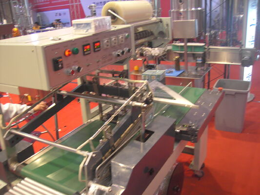 Giá tốt Máy đóng gói tự động màng co môi trường với màn hình cảm ứng trực tuyến